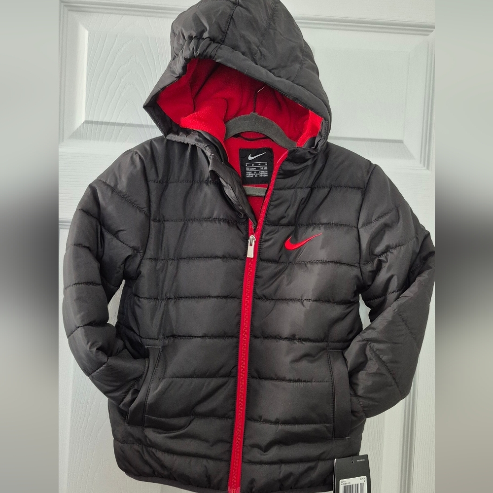 Nike Kids Black and Red Puffer Jacket Size 6 Boys Winter Fall Spring Snow Cold